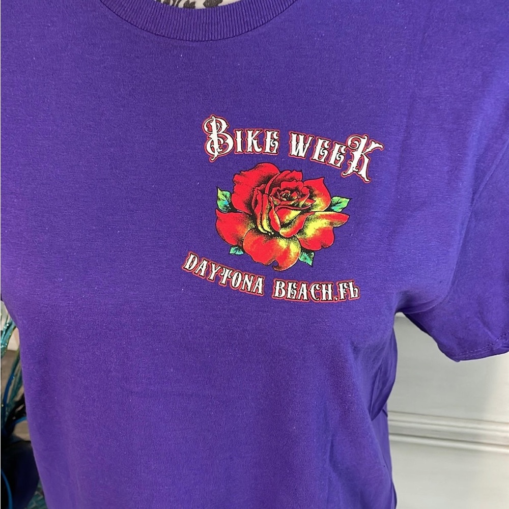 Women’s vibrant purple with roses Daytona bike week 2023 t shirt med - Picture 6 of 6